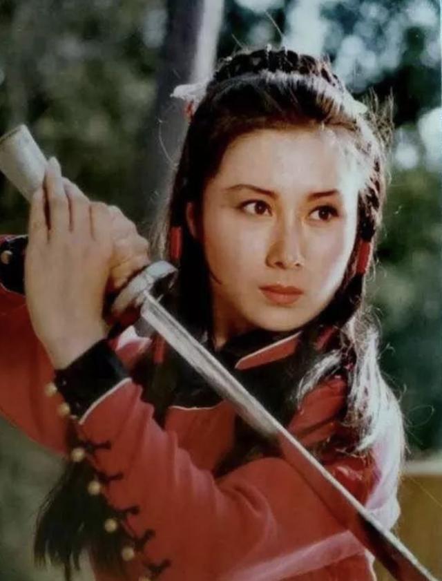 丁岚|“牧羊女”丁岚：当红移民新加坡，落魄后回国“捞金”，今成富婆