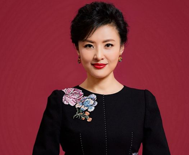 欧阳夏丹|央视美女主播欧阳夏丹：16岁丧父，20岁母亲患癌，如今43岁仍单身