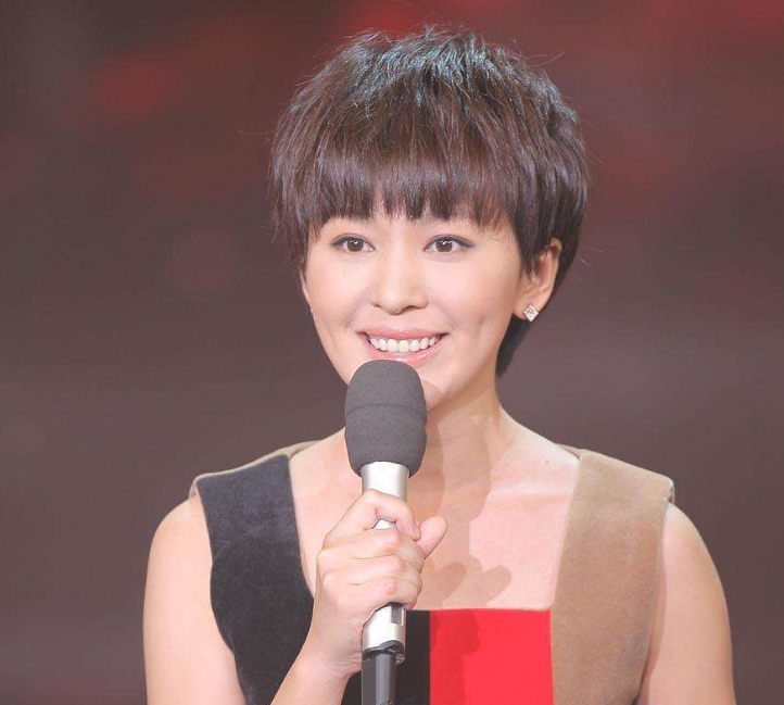 欧阳夏丹|央视美女主播欧阳夏丹：16岁丧父，20岁母亲患癌，如今43岁仍单身