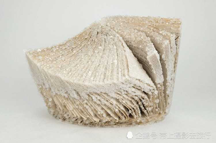 水晶|他用9年时间研究书籍，把书变成水晶艺术品，赋予书第2次生命