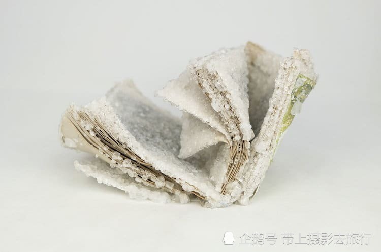 水晶|他用9年时间研究书籍，把书变成水晶艺术品，赋予书第2次生命