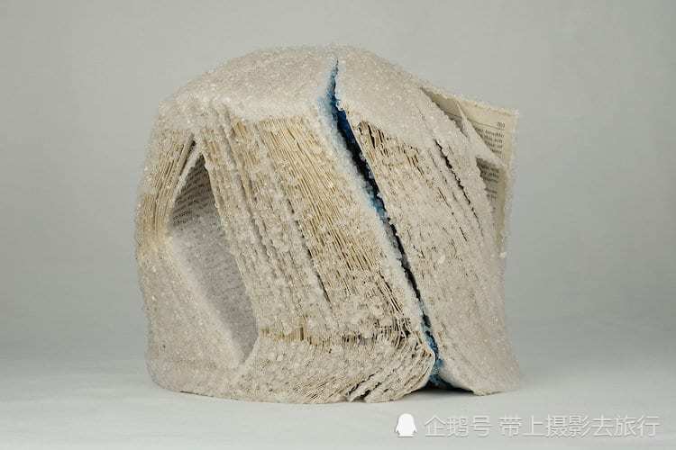 水晶|他用9年时间研究书籍，把书变成水晶艺术品，赋予书第2次生命
