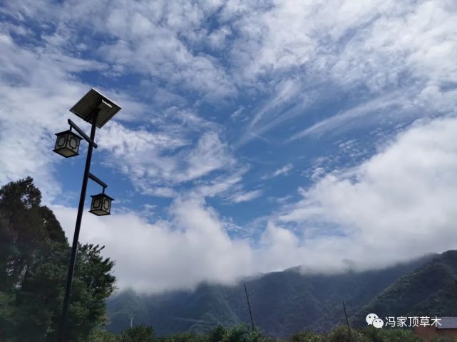 虽然窗外落着雨 我总是觉得有光 幼儿园