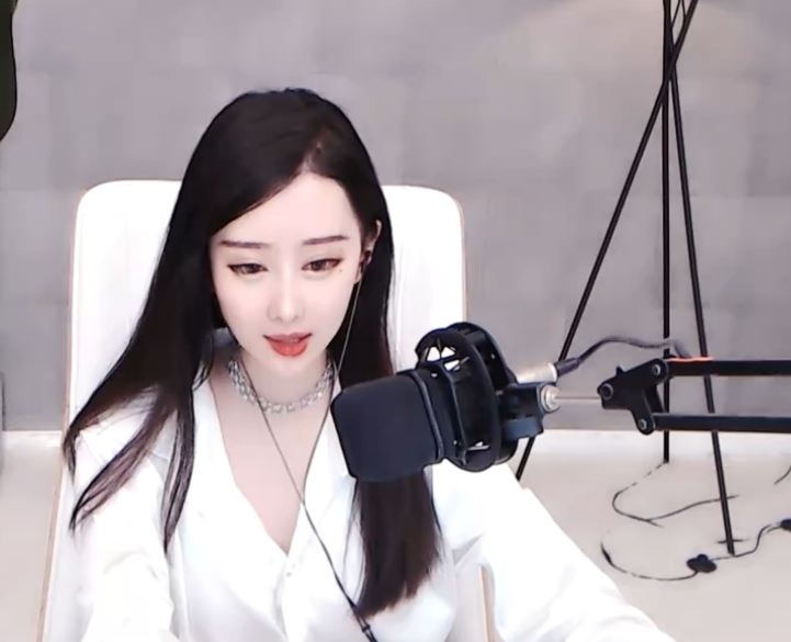 为了人气打擦边球虎牙被爆涉黄女主播房间频频暗示