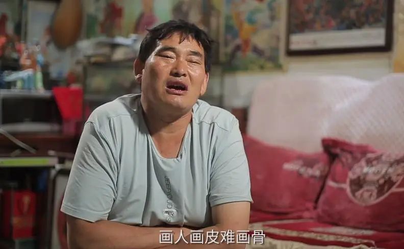 王宝强|同样是草根出身，王宝强深受当地村民爱戴，朱之文的功德碑却被砸