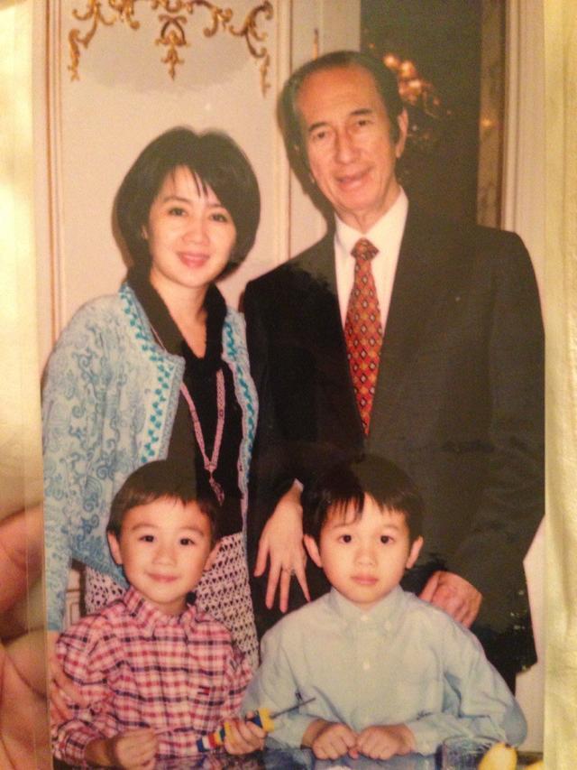 何猷君|17岁开始泡妞，7年连换6位女友，何猷君的风流不输父亲何鸿燊