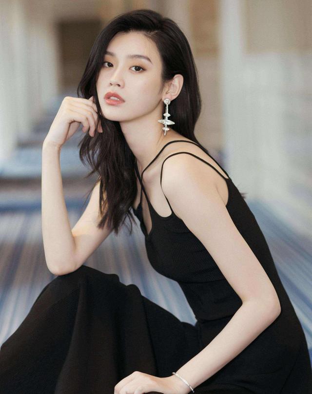 何猷君|17岁开始泡妞，7年连换6位女友，何猷君的风流不输父亲何鸿燊