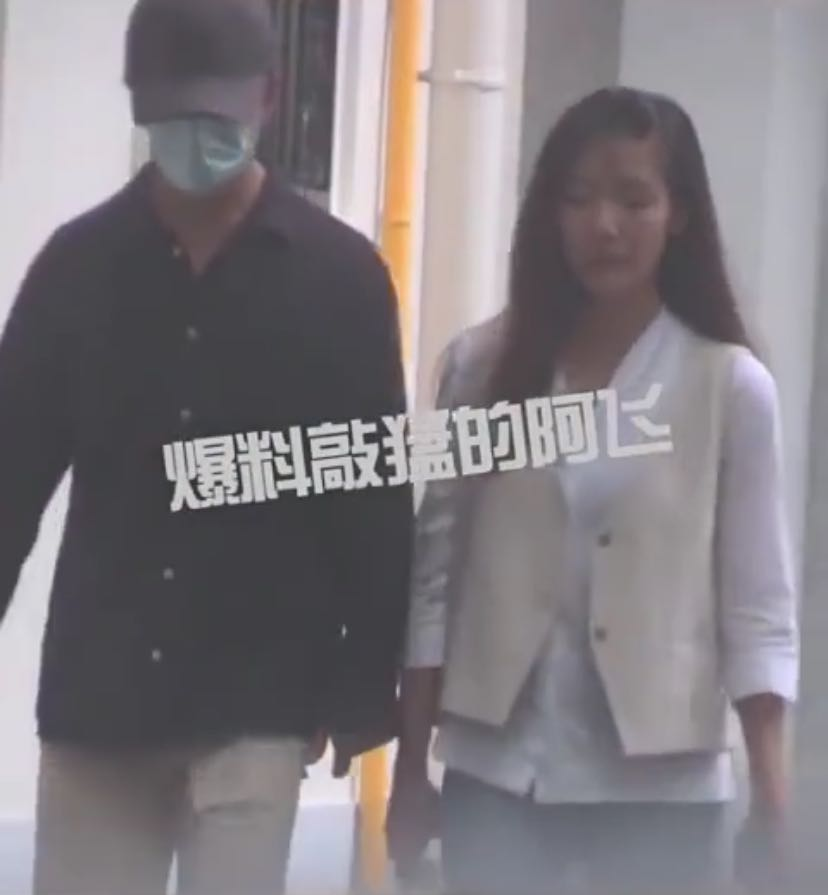 于小彤|年度尴尬情侣？