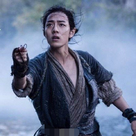肖战|金扫帚奖创办人深夜暗讽肖战粉丝不接受现实：智商的确有问题！