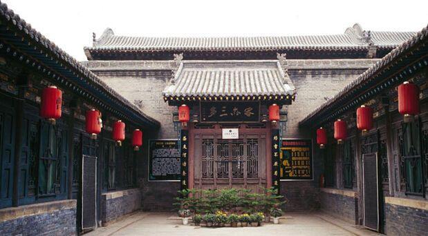 屏风|太古曹家有一个百寿大屏风，上面写的三句名言，看完就能受到教育