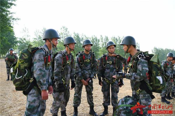 铁翼飞旋,看特战队员"神兵天降"