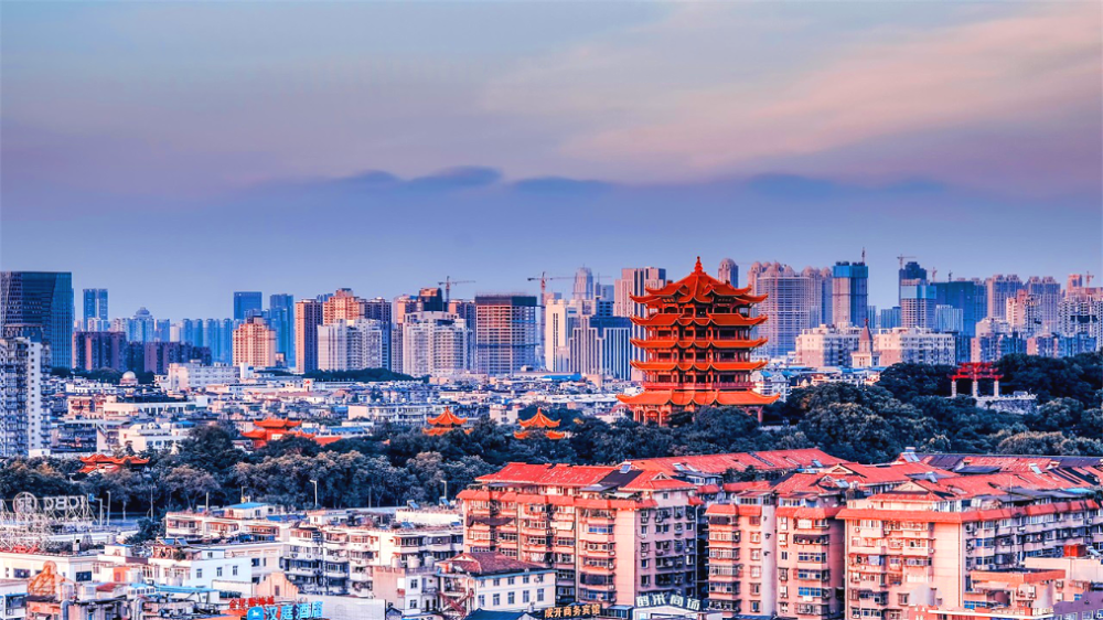 作为我国经济地理中心,武汉素有"九省通衢"之称,是中国内陆最大的水陆