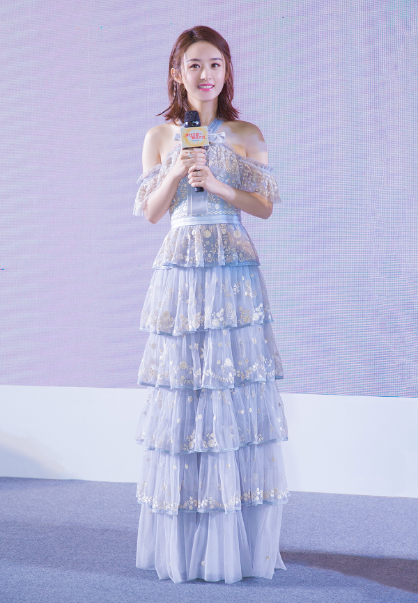 赵丽颖|有种“牺牲”叫赵丽颖生子，33岁浓妆穿“无痕裙”，还是当年的小骨吗