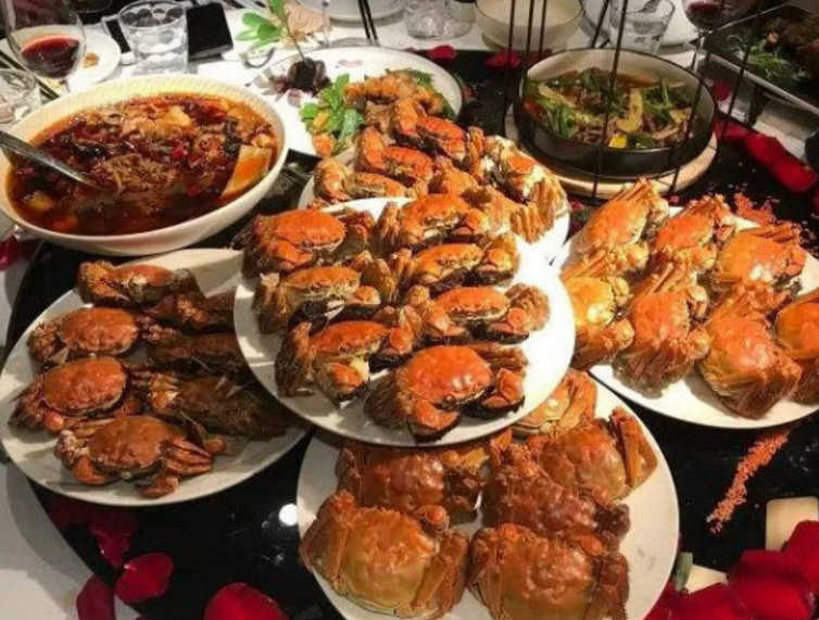 大闸蟹|李易峰海鲜店开张了，2人吃100只“大闸蟹”，结账时：没算错？