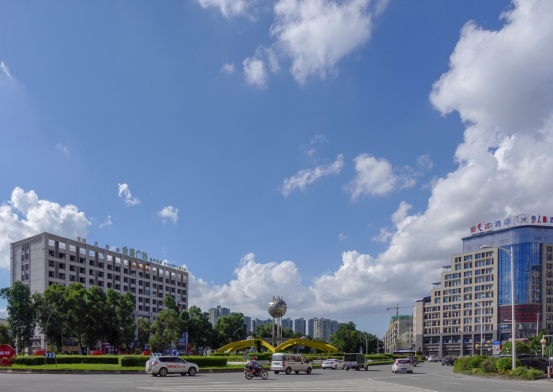 康乐大道1这匹骏马栩栩如生立在道路中央非常霸气~8包装印刷基地1这个