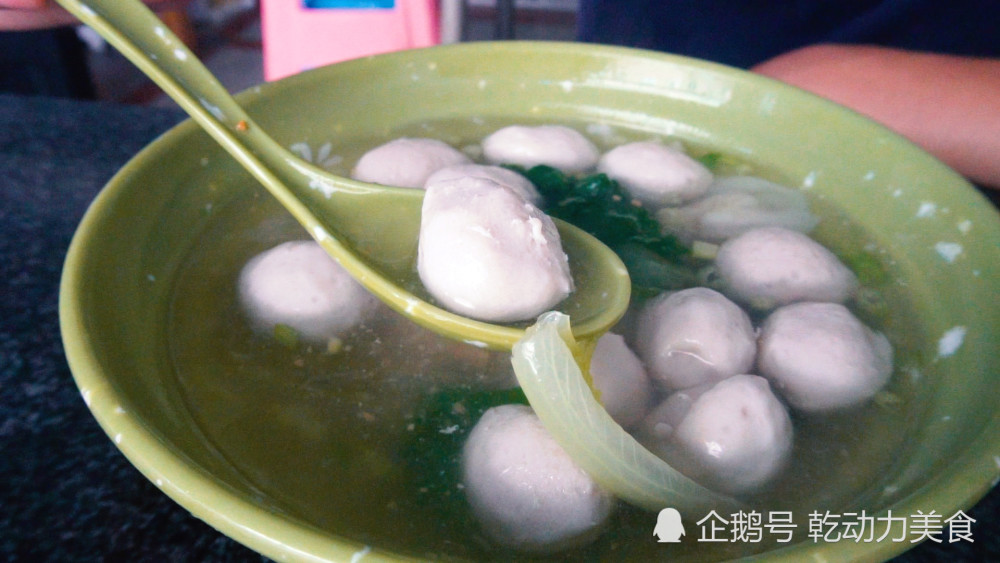 我们这次去吃的这家店,大姐不仅肉圆做得不错,还