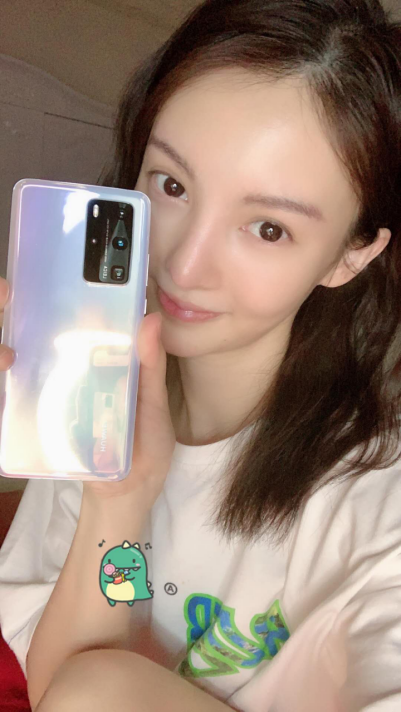 "乘风破浪"团宠万茜:日常营业必备华为p40 pro又飒又a