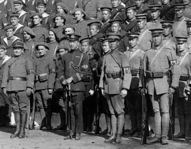 1926年7月,国民政府以国民革命军为主力,在广州誓师发起北伐战争.