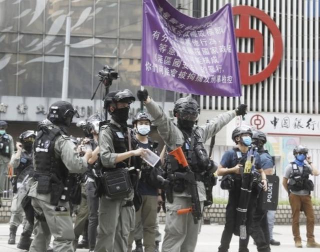 10人涉嫌违反香港国安法 9人获保释,须向港警报到