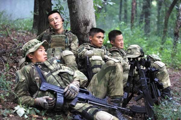 《战狼》是一部表现军事战争和爱国情怀的电影,所以影片中出现最多的