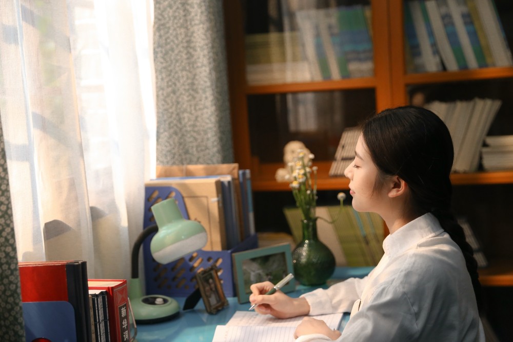 短短一分钟的视频中,石洁茹通过细致的表演,将支教