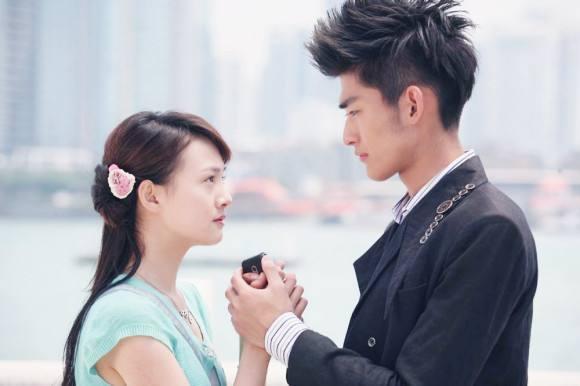 郑爽张翰戴情侣戒指被疑复合男方半月前表示要送刘涛一个弟妹