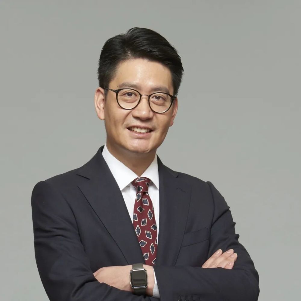 全国政协委员,香港东亚银行有限公司联席行政总裁李民斌表示,香港回归