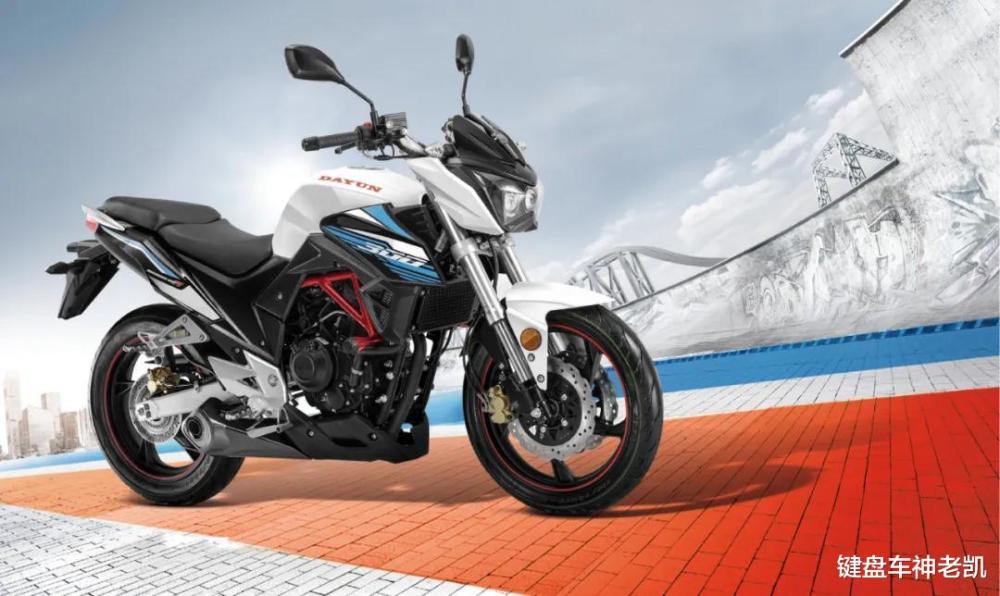 大招不断,大运300/400cc双缸新车参数曝光,还有新款复古和踏板_腾讯