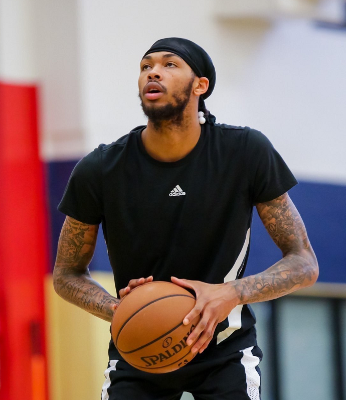 别再嘲讽周琦举重不行,看看"英格拉姆"近况举重,表情真逗!