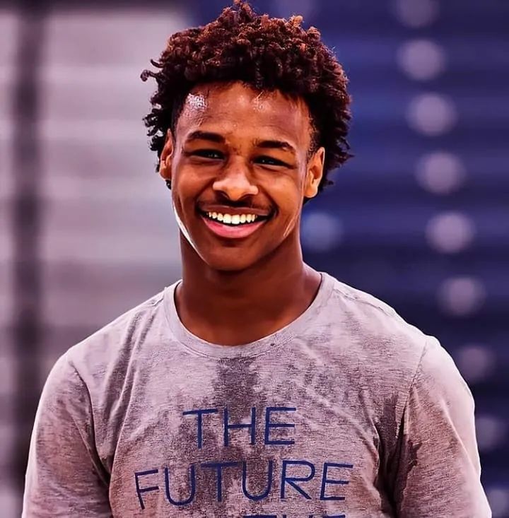 和他搭档的有5星高中生amari bailey以及中国小将余嘉豪.