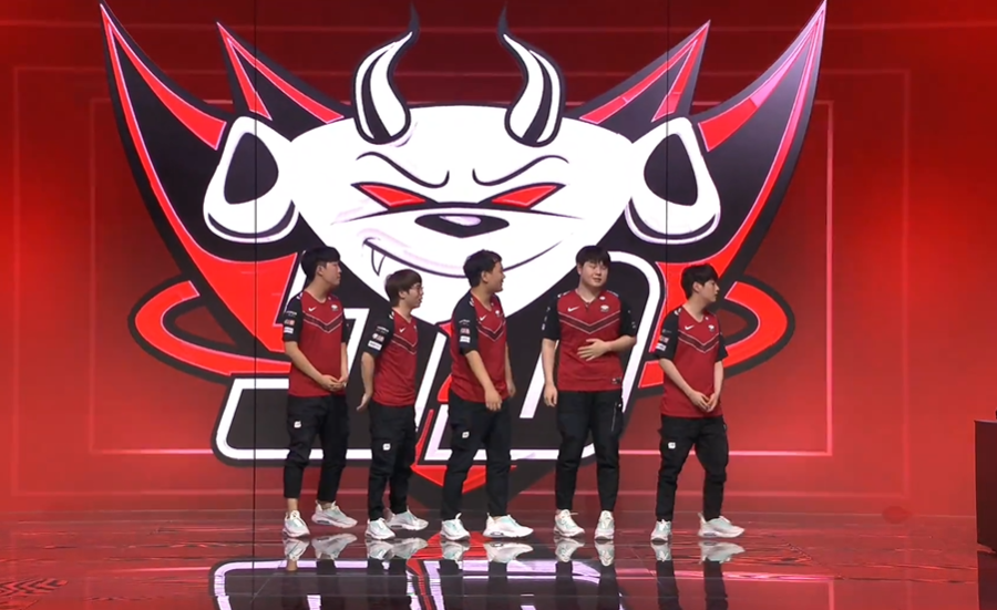电竞即时比分网｜WE对战JDG分析：强行四保一，AD开始乱送输掉比赛