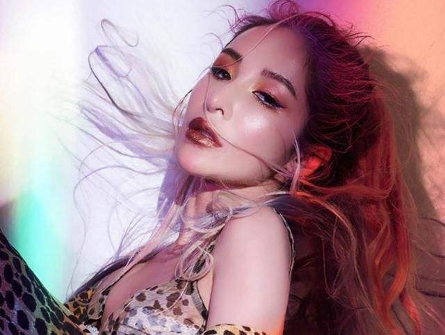 萧亚轩|萧亚轩发文悼念因病去世的20年老粉，蔡依林粉丝却刷屏庆祝大骂其活该