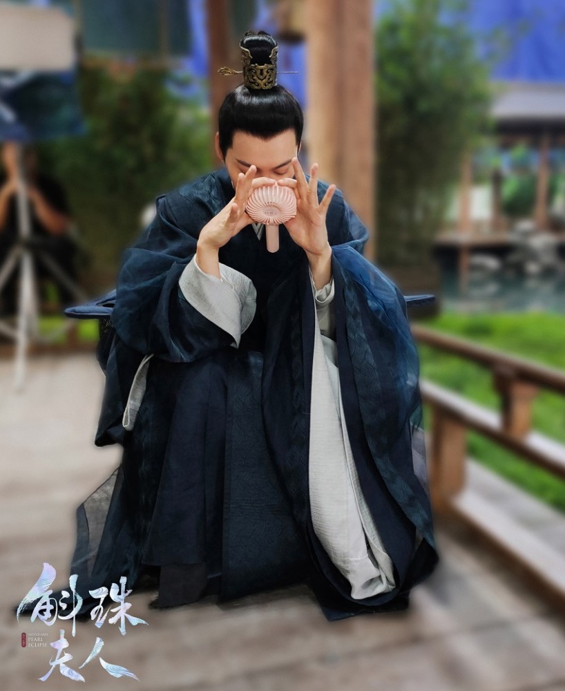 陈伟霆|《斛珠夫人》片场欢乐多，杨幂陈伟霆互拍，这拍照技术也太好了