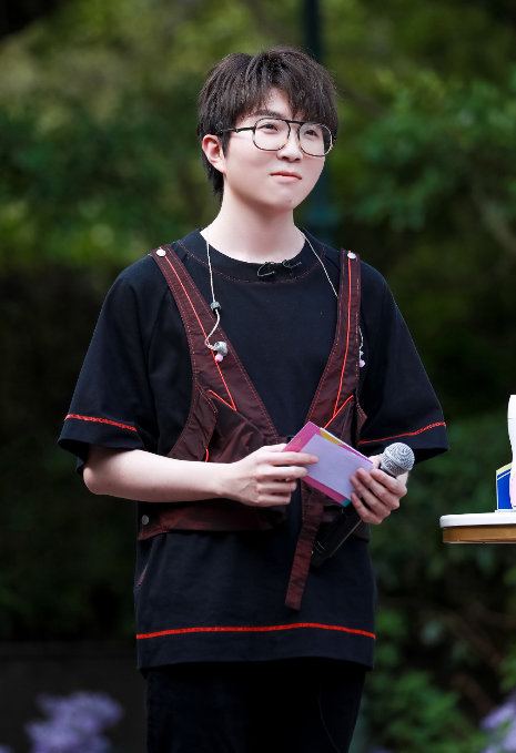 有种整容叫毛不易减肥瘦身后变超模版华晨宇粉丝都认不出