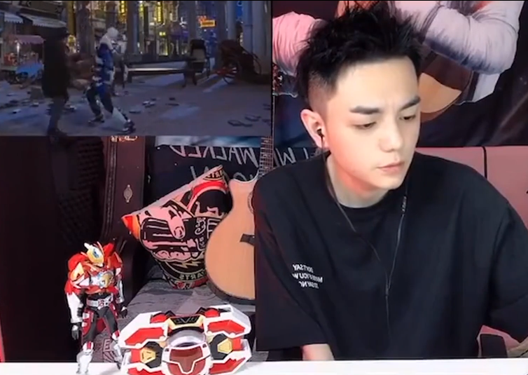 就在近日,刑天铠甲主演李巍在粉丝的要求下,在直播间的现场,观看了猎