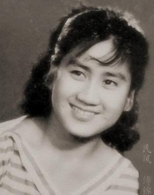 因捡漏成名,而原配傅锦华却不配入镜