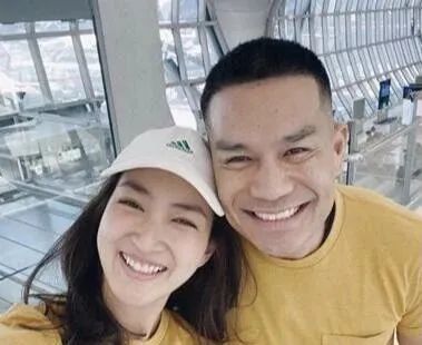 taew父亲离世道妹爸爸是泰国空军少将这些泰星家人都有军衔