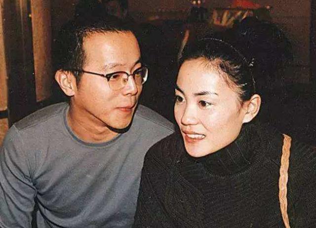 王菲|同样是自己的女儿，为什么王菲只“争”窦靖童，不“抢”李嫣呢？