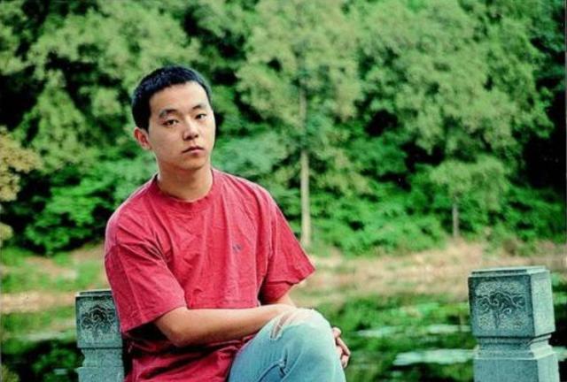 王菲|同样是自己的女儿，为什么王菲只“争”窦靖童，不“抢”李嫣呢？