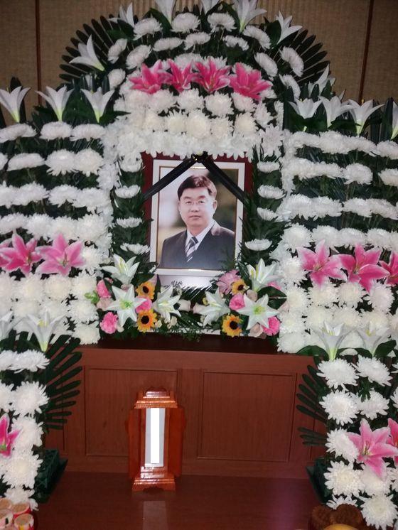 痛惜丢下家庭的老师选择极端方式结束自己的生命