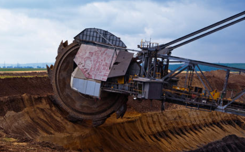 德国机械有多牛 看这台挖掘机就明白了 地面瞬间挖成 两半 腾讯新闻