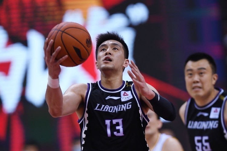 cba公布了第二阶段的赛程,第一阶段之后广东男篮傲视群雄,北京北控双