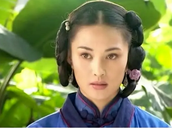 首先小扒要说的就是在这场变革当中非常重要的人物"洪宣娇",作为领军