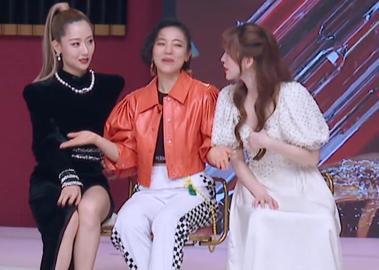 乘风破浪的姐姐|乘风破浪的姐姐三人成团夜，姐姐们同坐高脚凳，坐姿暴露真实性格