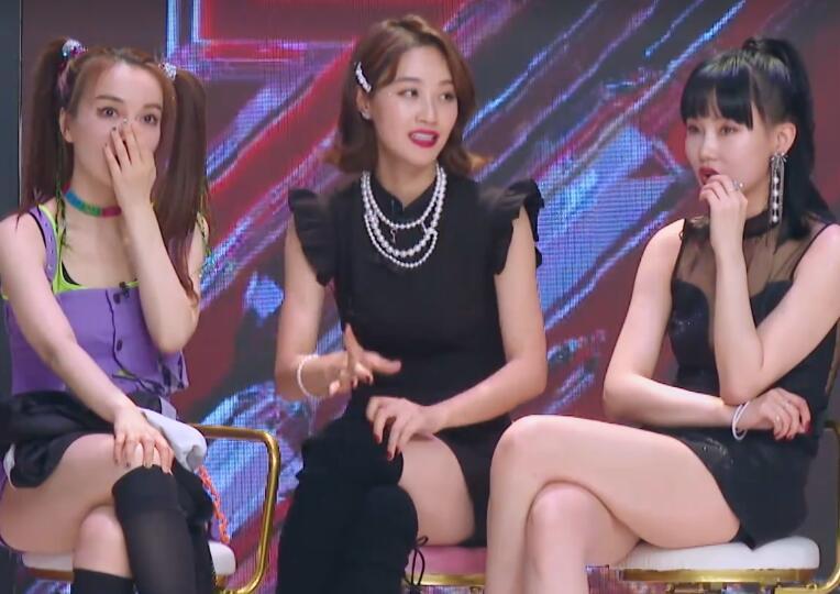 乘风破浪的姐姐|乘风破浪的姐姐三人成团夜，姐姐们同坐高脚凳，坐姿暴露真实性格