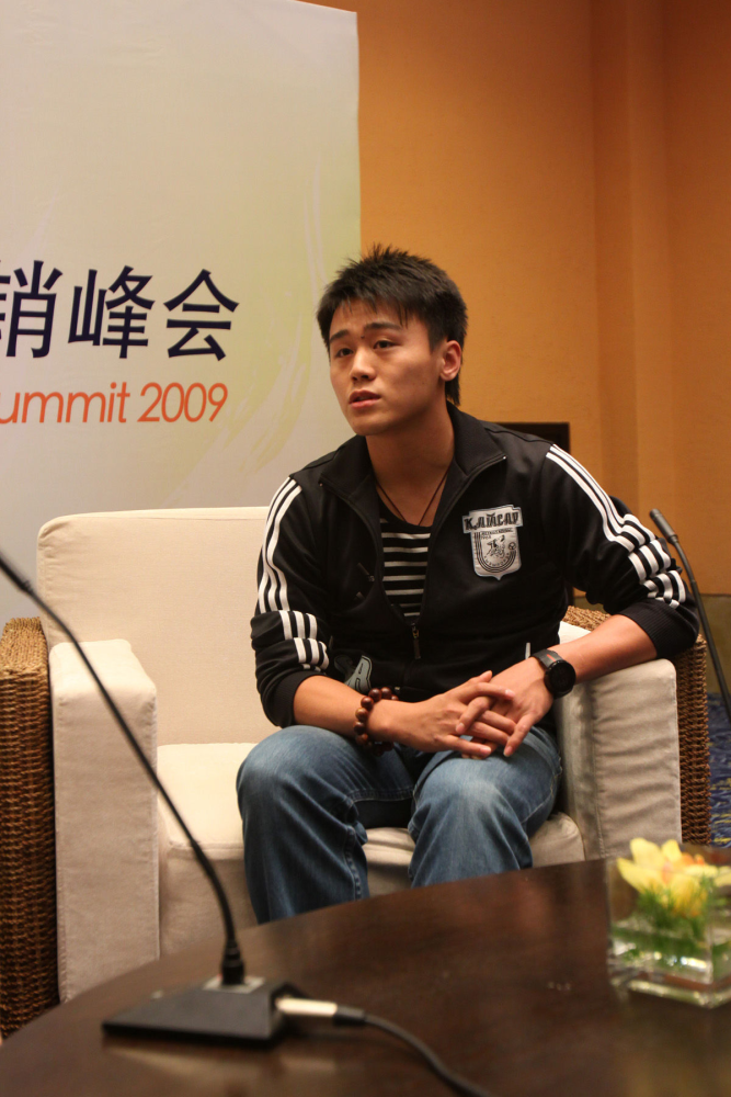 奥运冠军胡佳:田亮之下的"千年老二",双眼视网膜被水冲到脱落