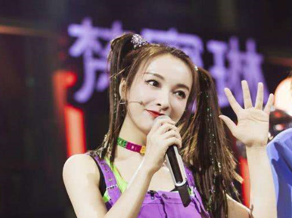 乘风破浪的姐姐|《乘风破浪的姐姐》黄龄两次被蓝盈莹当枪使，不自知还乐在其中！