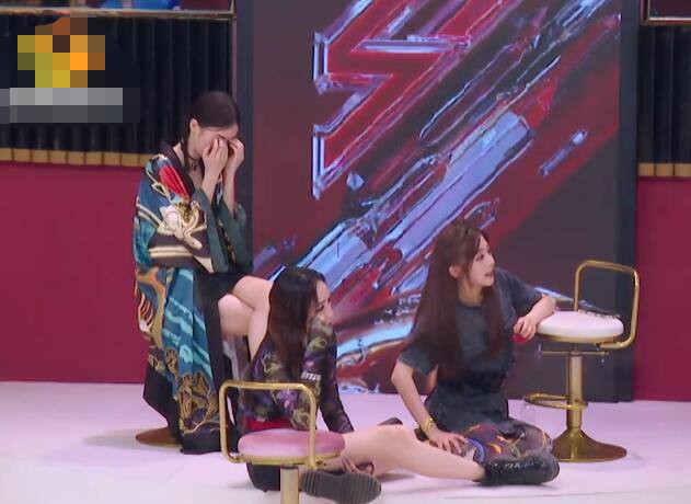 乘风破浪的姐姐|乘风破浪的姐姐三人成团夜，姐姐们同坐高脚凳，坐姿暴露真实性格