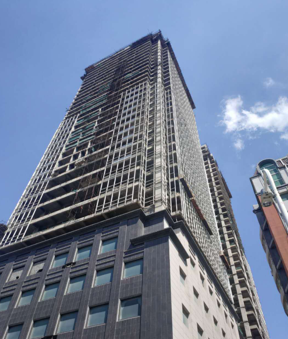 【长春站前金座烂尾楼重启依旧遥遥无期】5月12日,有居民咨询长春站前