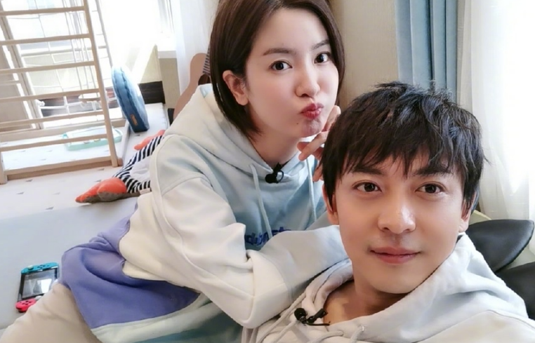 李佳航|李佳航公开力挺张含韵直言排名“太过分”，被工作室怼：兴风作浪